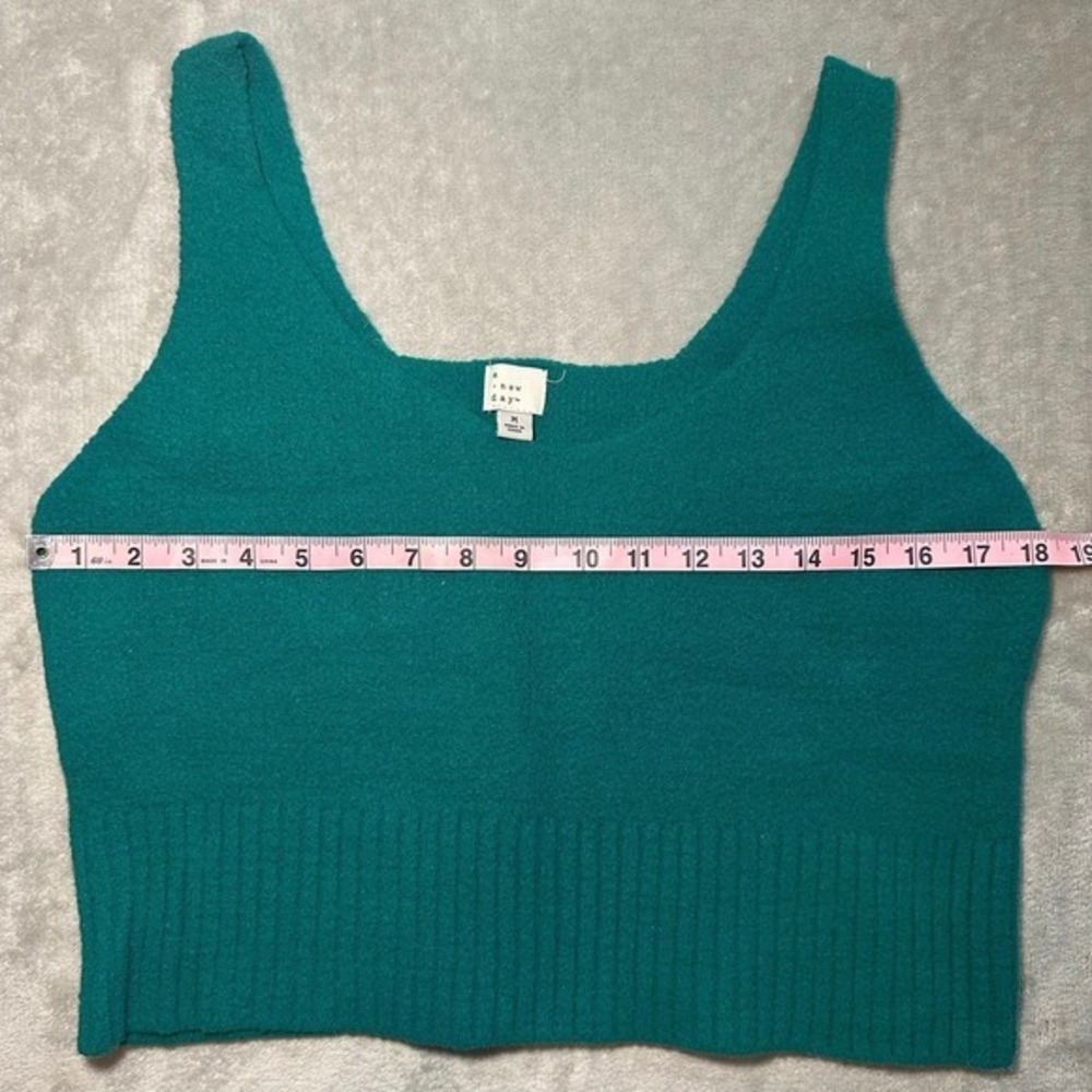 A New Day Green Fuzzy Crop Sweater Tank M Knit Sleeveless V Neck Academia Preppy - Picture 4 of 8